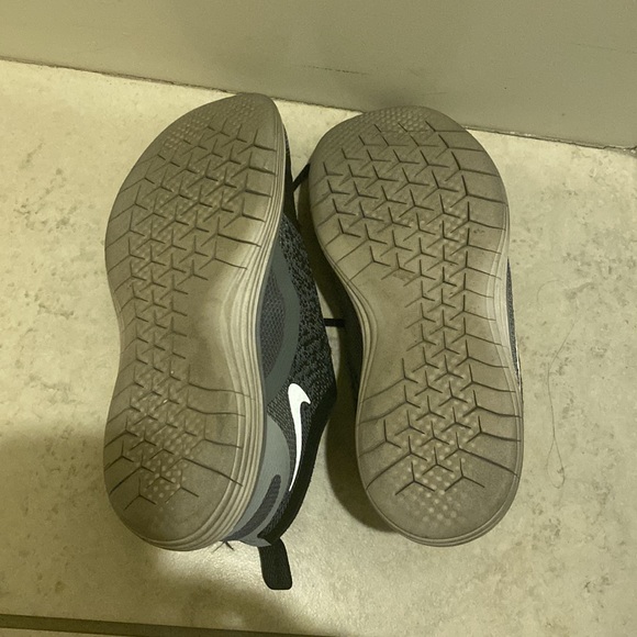 Pre-loved Nike free run - Picture 4 of 5
